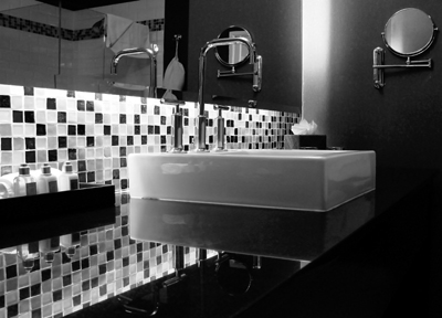 A photograph of a bathroom to illustrate the poem "They Found You Hanging" by Fati Z Ahmed, published in issue 29 of Neon