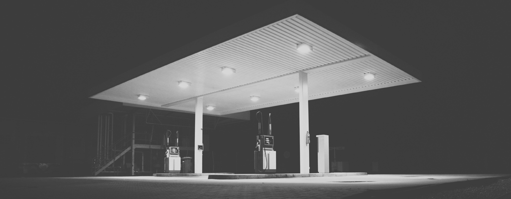 A photograph of a gas station to illustrate the poem “You Met God in a Gas Station at 3AM and He Hated You” by Beatrice Hughes, published in issue 48 of Neon